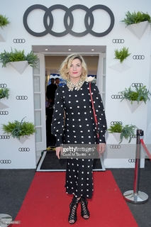 Jodie Whittaker feet photo thumbnail