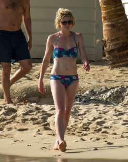 Jodie Whittaker feet photo thumbnail