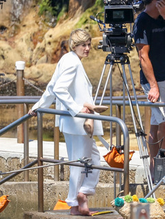 Jodie Whittaker feet photo thumbnail