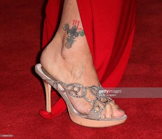Joely Fisher feet photo 5