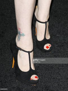 Joely Fisher feet photo 4