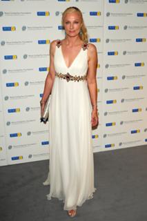 Joely Richardson feet photo thumbnail