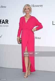 Joely Richardson feet photo thumbnail