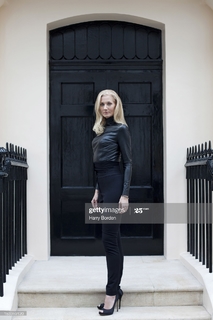 Joely Richardson feet photo thumbnail