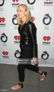 Joely Richardson feet photo thumbnail