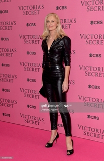 Joely Richardson feet photo thumbnail