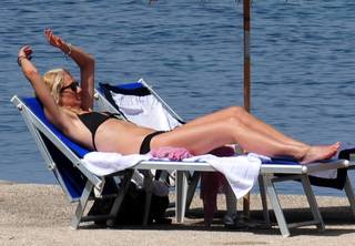 Joely Richardson feet photo thumbnail