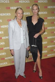 Joely Richardson feet photo thumbnail