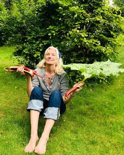 Joely Richardson feet photo thumbnail