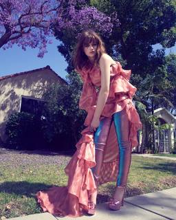 Joey King feet photo thumbnail