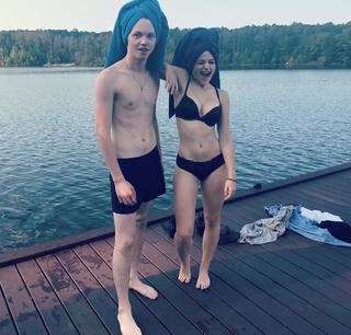Joey King feet photo thumbnail