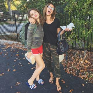 Joey King feet photo thumbnail