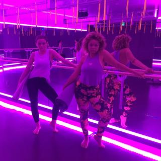 Joey King feet photo thumbnail