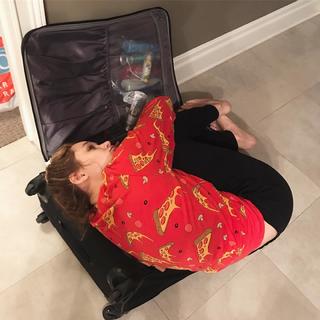 Joey King feet photo thumbnail