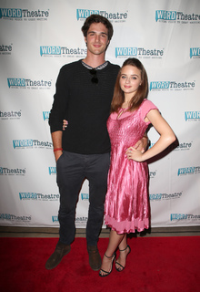 Joey King feet photo thumbnail