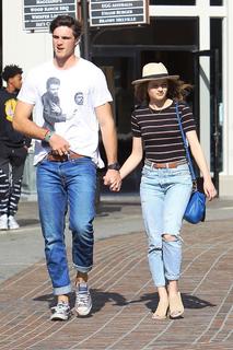 Joey King feet photo thumbnail