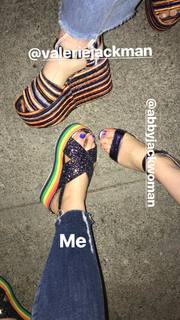 Joey King feet photo thumbnail