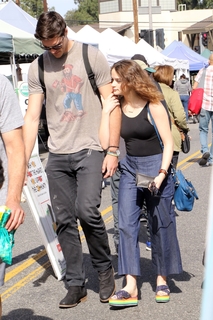 Joey King feet photo thumbnail