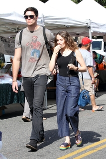 Joey King feet photo thumbnail