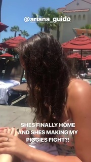 Joey King feet photo thumbnail