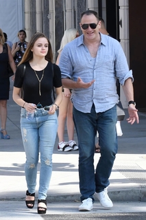 Joey King feet photo thumbnail