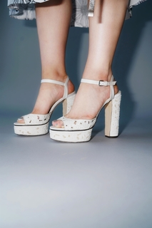 Joey King feet photo thumbnail