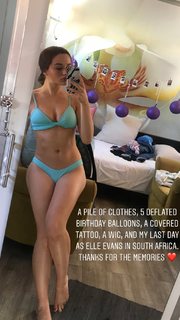 Joey King feet photo thumbnail