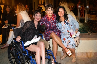 Joey King feet photo thumbnail