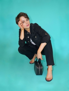 Joey King feet photo thumbnail