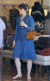 Joey King feet photo thumbnail