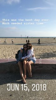 Joey King feet photo thumbnail