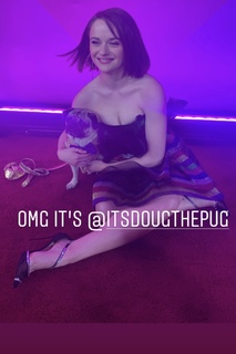 Joey King feet photo thumbnail