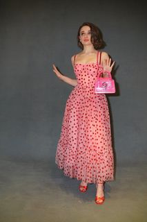 Joey King feet photo thumbnail