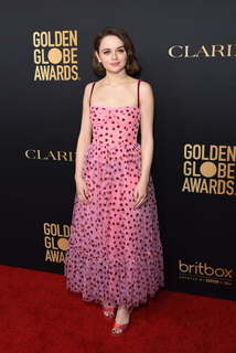 Joey King feet photo thumbnail