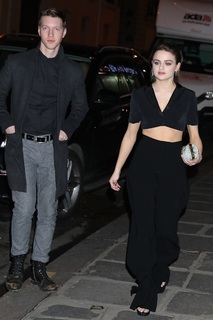 Joey King feet photo thumbnail