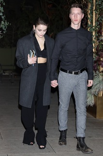 Joey King feet photo thumbnail