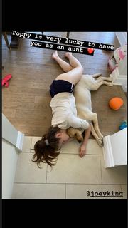Joey King feet photo thumbnail