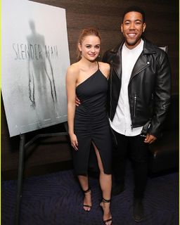 Joey King feet photo thumbnail