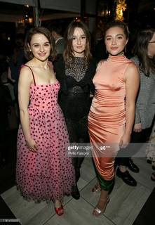 Joey King feet photo thumbnail
