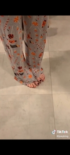 Joey King feet photo thumbnail