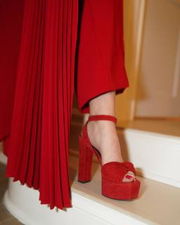 Joey King feet photo thumbnail