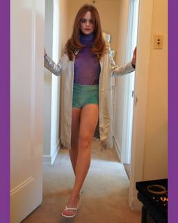 Joey King feet photo thumbnail