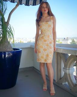 Joey King feet photo thumbnail