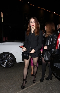 Joey King feet photo thumbnail