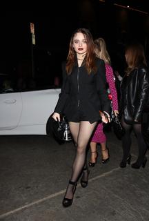 Joey King feet photo thumbnail