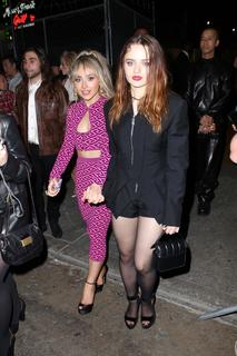 Joey King feet photo thumbnail