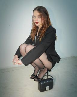 Joey King feet photo thumbnail