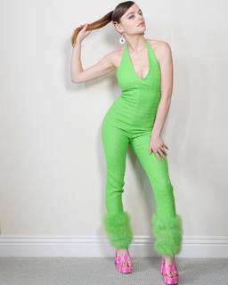Joey King feet photo thumbnail