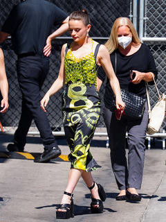 Joey King feet photo thumbnail