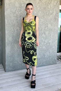 Joey King feet photo thumbnail